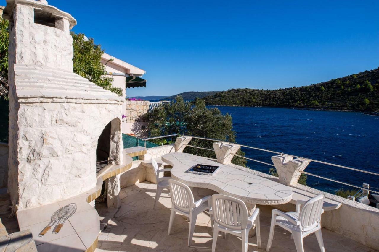Apartments "Villa Antea" Vinišće Exterior foto